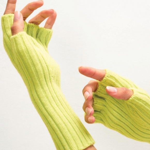 NWT Mara Hoffman scarf, Beanie and fingerless gloves set - Picture 6 of 6